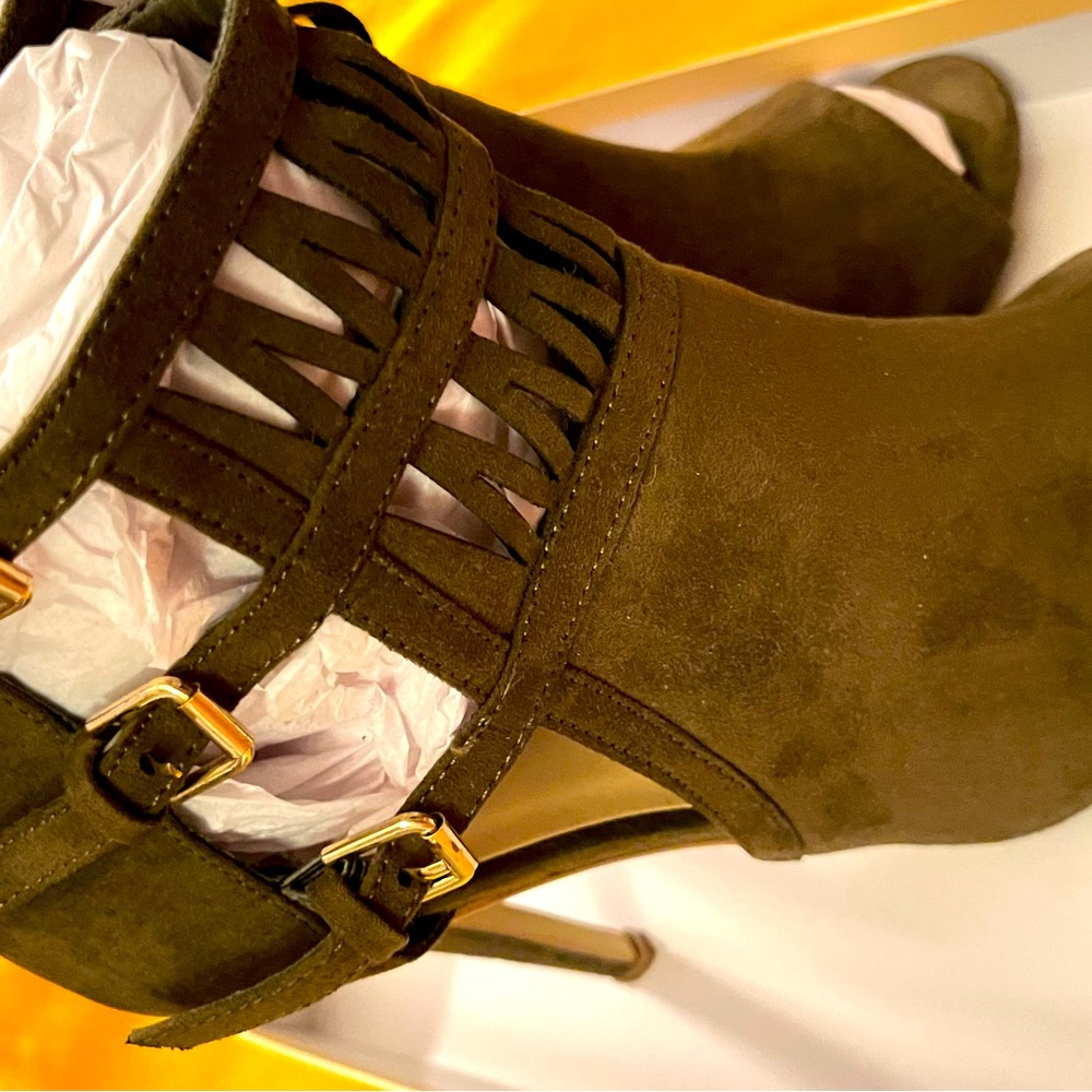 Olive green heels size 8.5